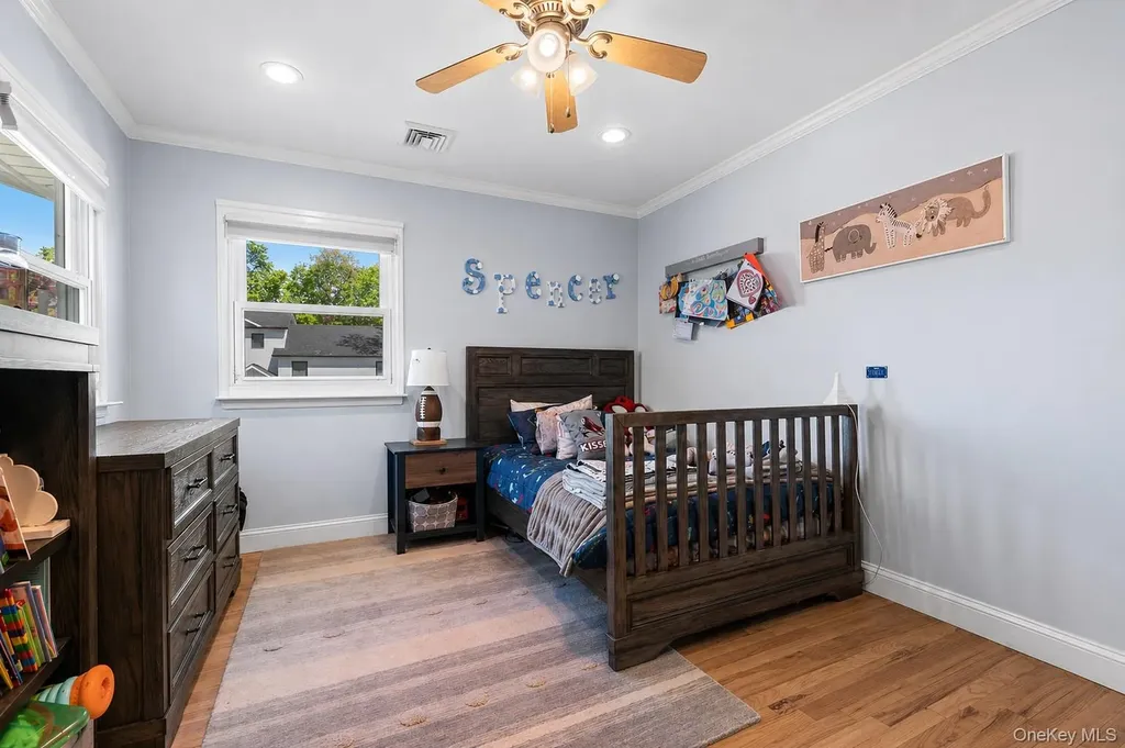 61 Winthrop Road Plainview NY 11803