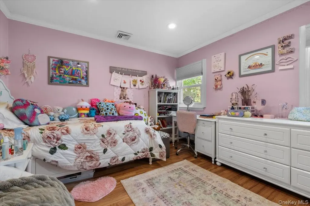 61 Winthrop Road Plainview NY 11803