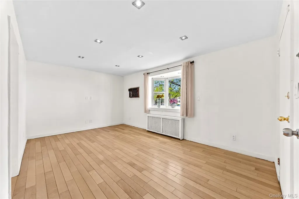 67-46 223rd Place Bayside NY 11364