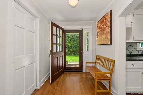 224 Old Colony Road Hartsdale NY 10530