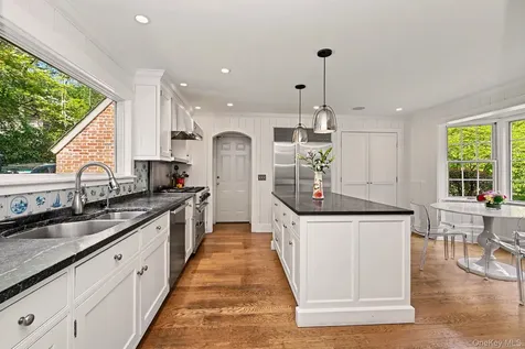 224 Old Colony Road Hartsdale NY 10530