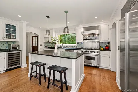 224 Old Colony Road Hartsdale NY 10530