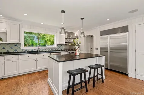 224 Old Colony Road Hartsdale NY 10530