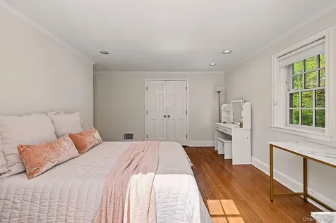 224 Old Colony Road Hartsdale NY 10530