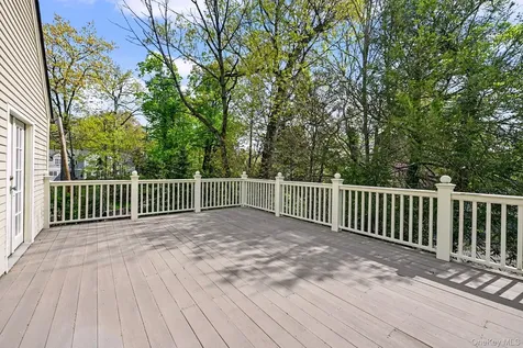 224 Old Colony Road Hartsdale NY 10530