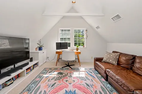 224 Old Colony Road Hartsdale NY 10530