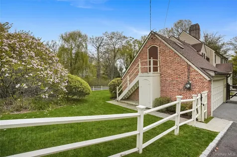 224 Old Colony Road Hartsdale NY 10530