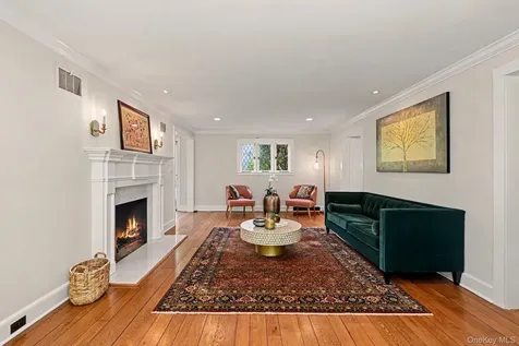 224 Old Colony Road Hartsdale NY 10530