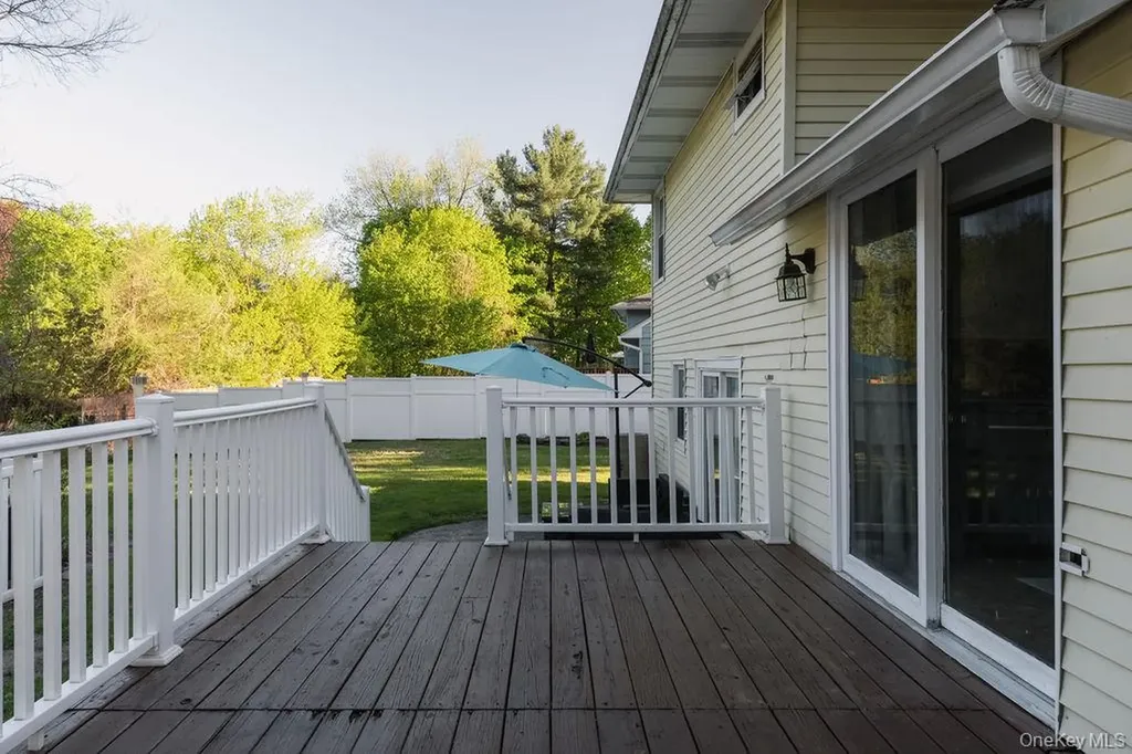 10 Cambridge Drive Red Hook NY 12571