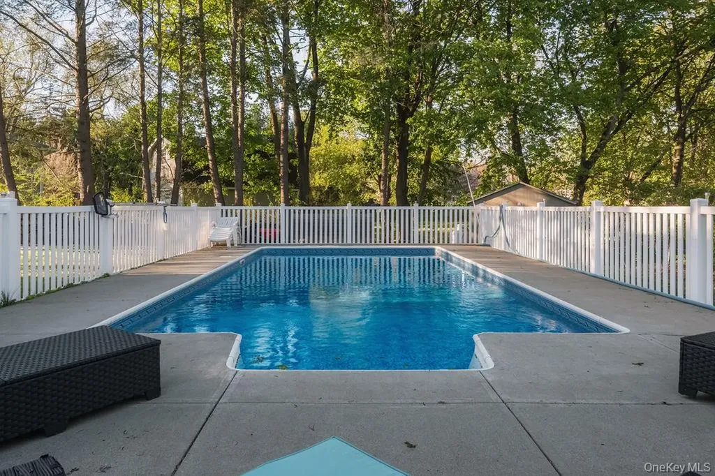 10 Cambridge Drive Red Hook NY 12571