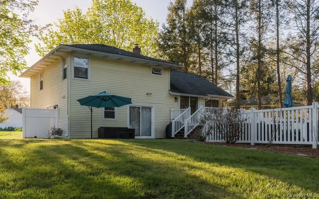 10 Cambridge Drive Red Hook NY 12571
