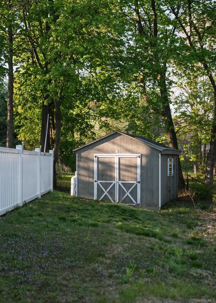 10 Cambridge Drive Red Hook NY 12571
