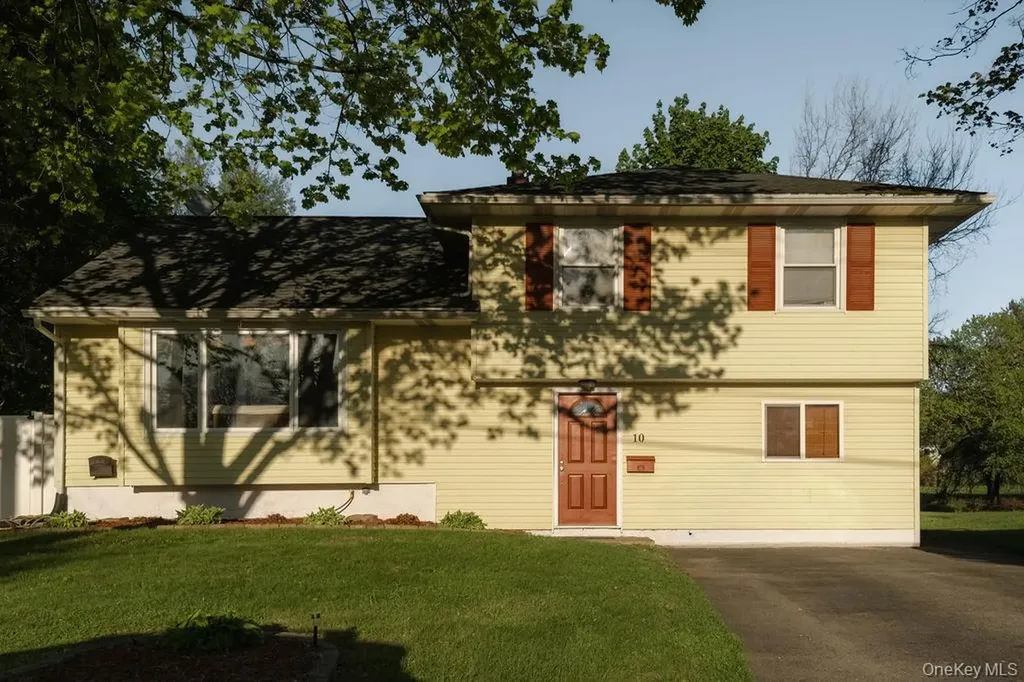 10 Cambridge Drive Red Hook NY 12571