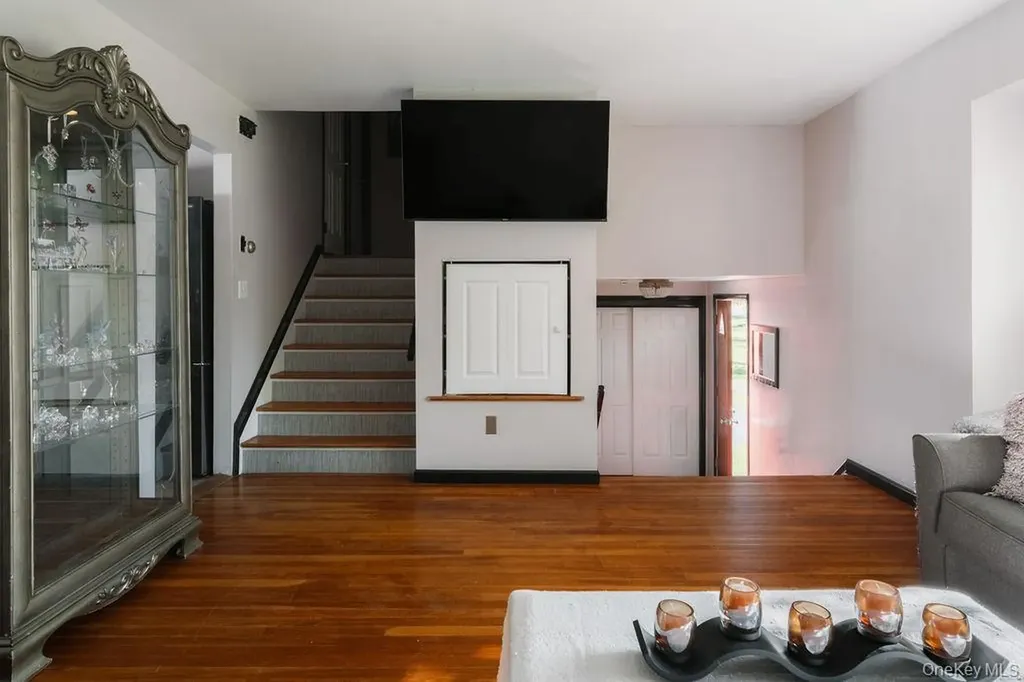 10 Cambridge Drive Red Hook NY 12571