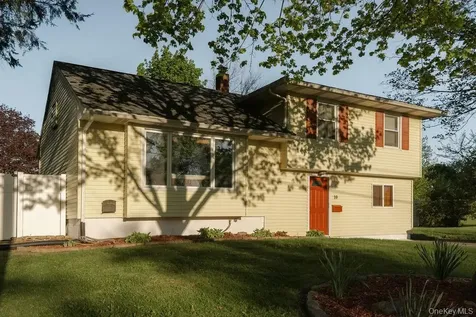 10 Cambridge Drive Red Hook NY 12571