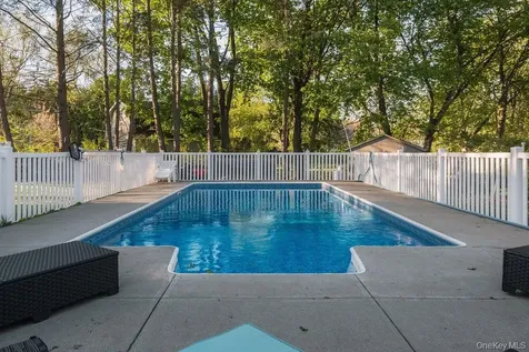 10 Cambridge Drive Red Hook NY 12571