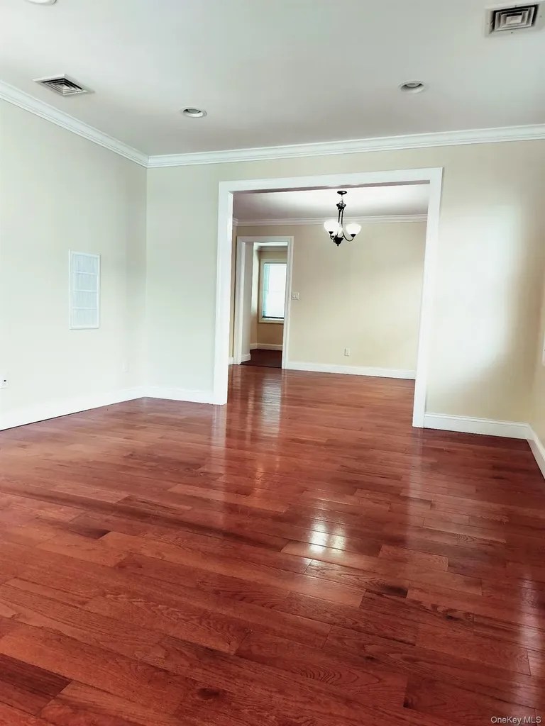 53 Juniper Port Washington NY 11050