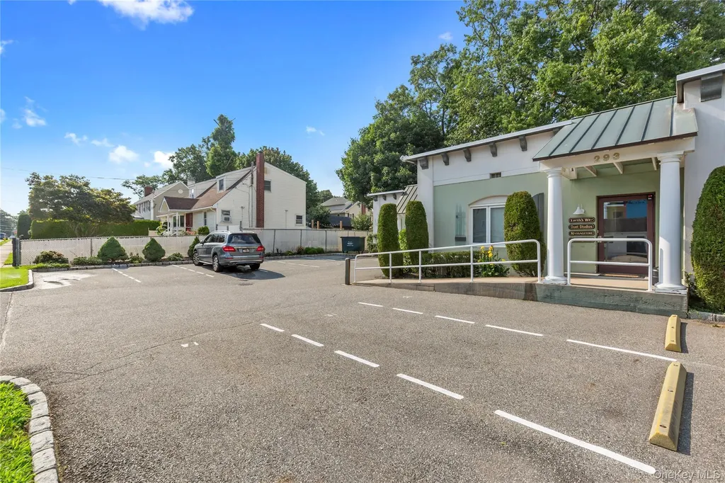 293 Castle Avenue Westbury NY 11590