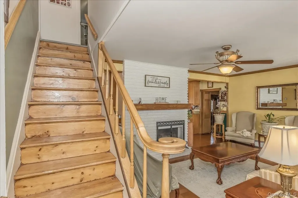25 Summit Lane Levittown NY 11756