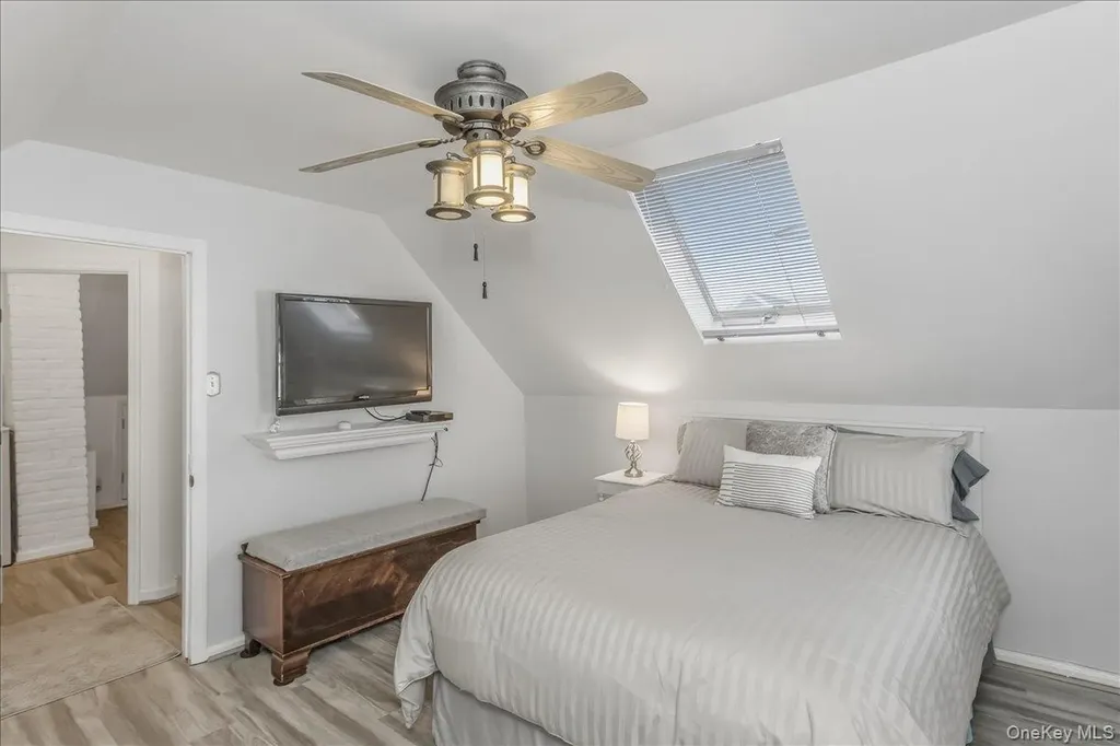 25 Summit Lane Levittown NY 11756