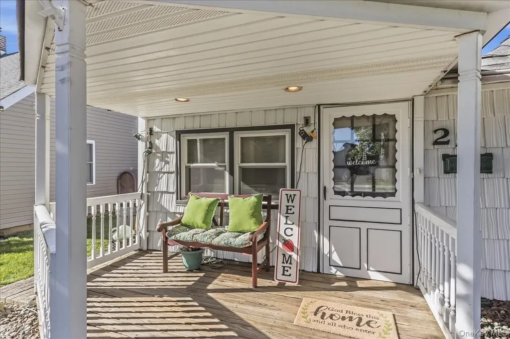 25 Summit Lane Levittown NY 11756