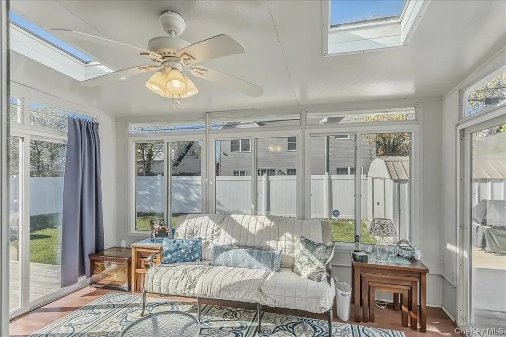 25 Summit Lane Levittown NY 11756