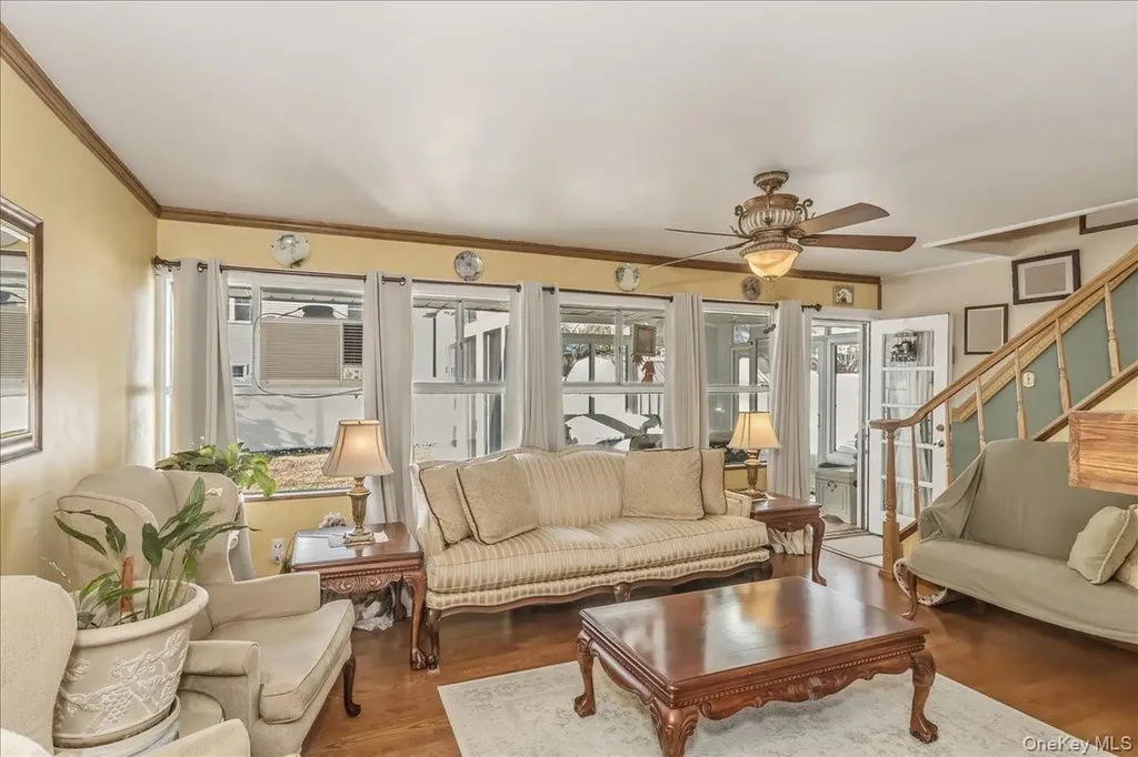25 Summit Lane Levittown NY 11756