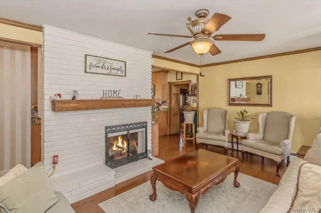 25 Summit Lane Levittown NY 11756
