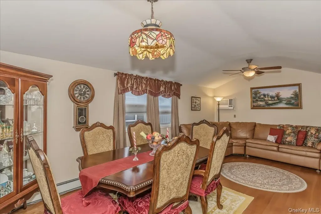 25 Summit Lane Levittown NY 11756