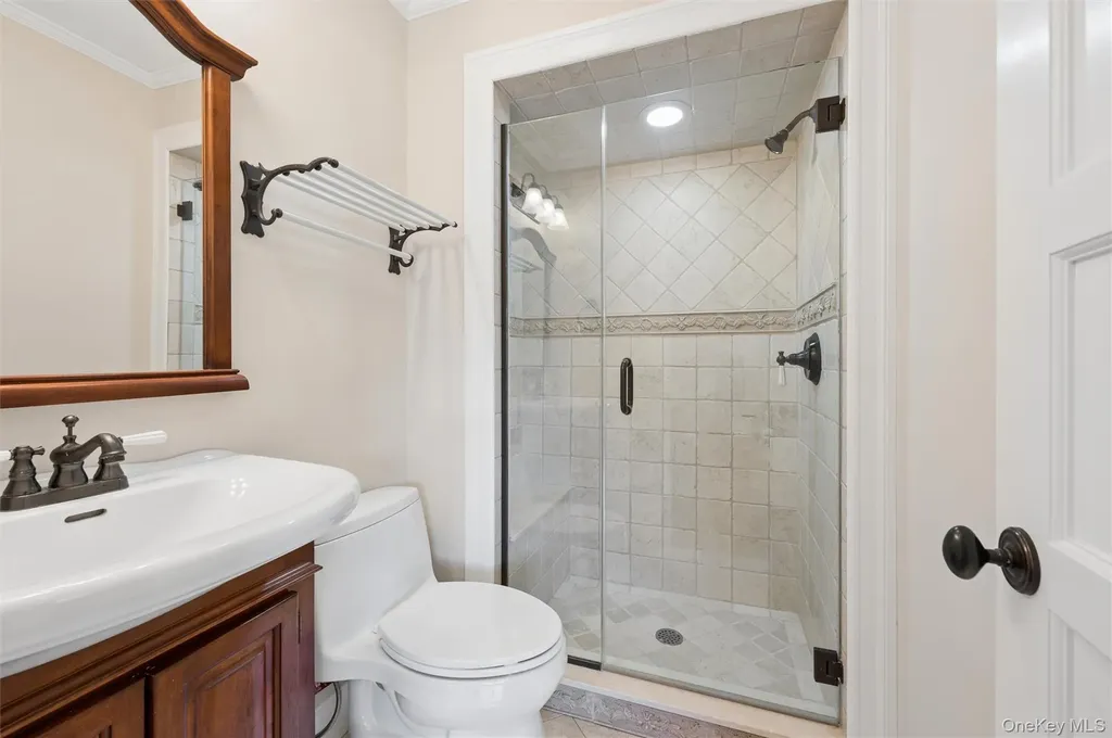 5 Maryland Boulevard Hampton Bays NY 11946