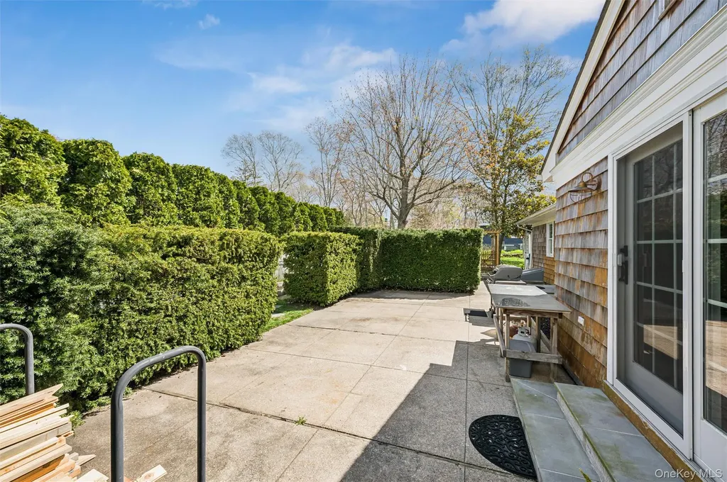 5 Maryland Boulevard Hampton Bays NY 11946
