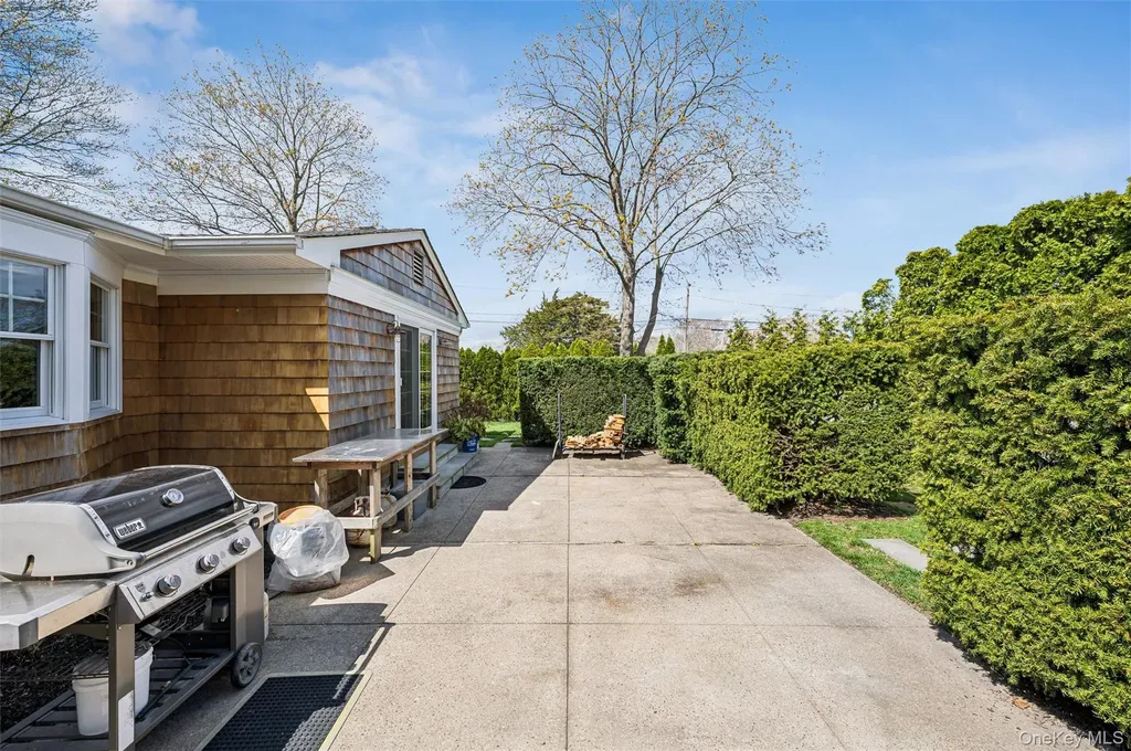 5 Maryland Boulevard Hampton Bays NY 11946