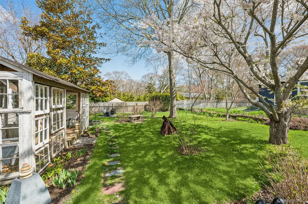 5 Maryland Boulevard Hampton Bays NY 11946