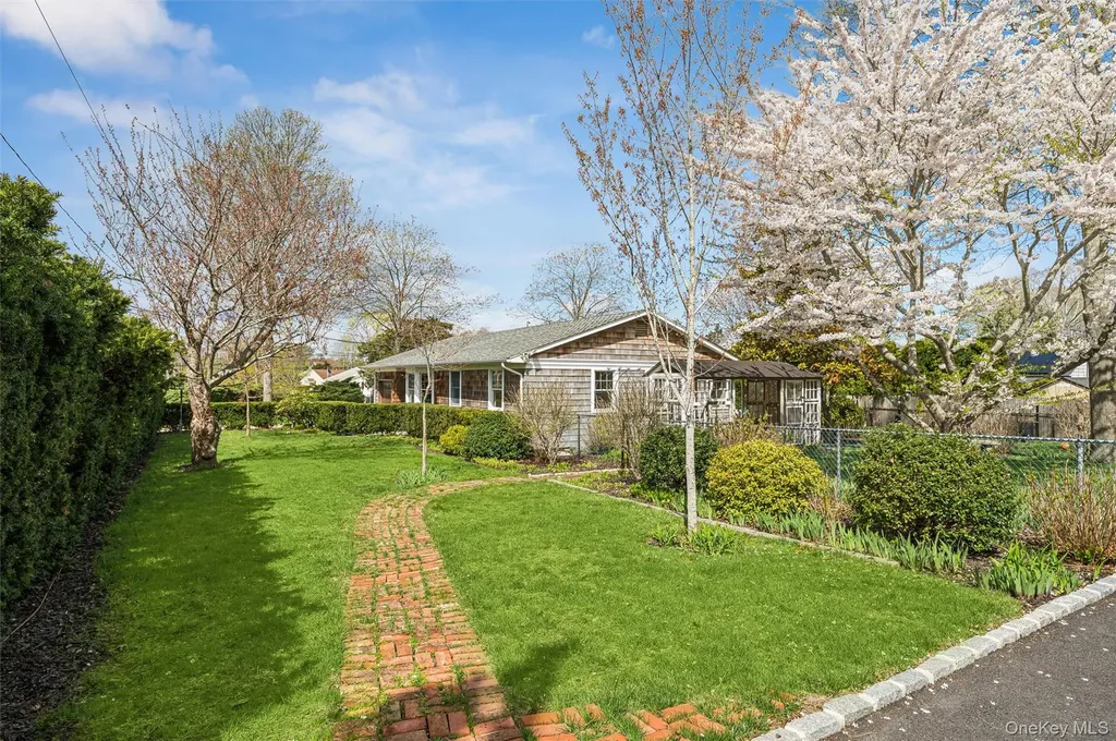 5 Maryland Boulevard Hampton Bays NY 11946