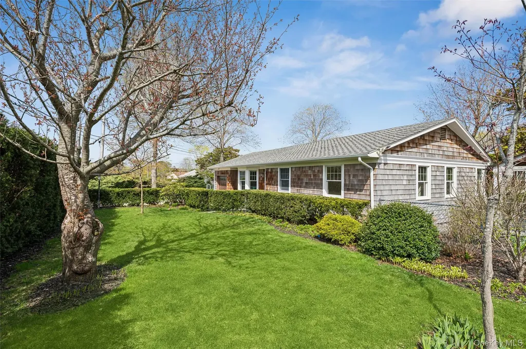 5 Maryland Boulevard Hampton Bays NY 11946