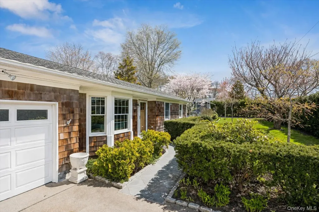 5 Maryland Boulevard Hampton Bays NY 11946