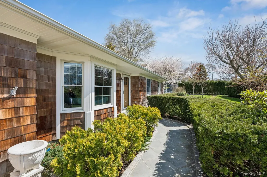 5 Maryland Boulevard Hampton Bays NY 11946
