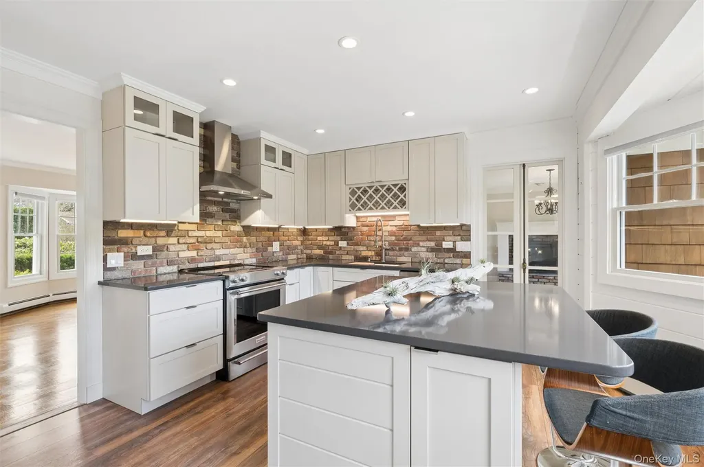 5 Maryland Boulevard Hampton Bays NY 11946