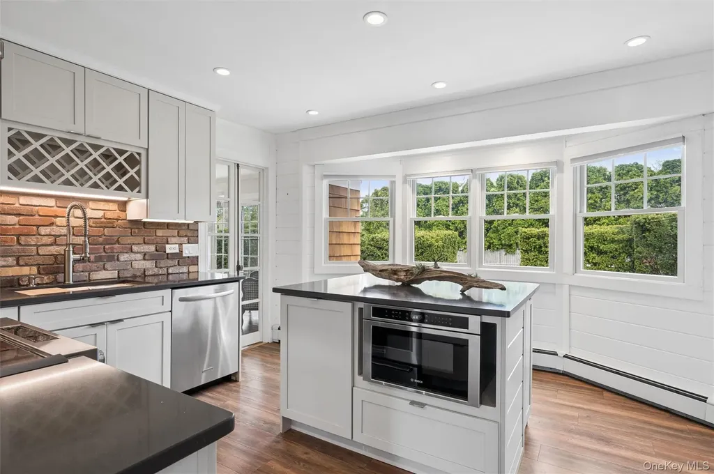 5 Maryland Boulevard Hampton Bays NY 11946
