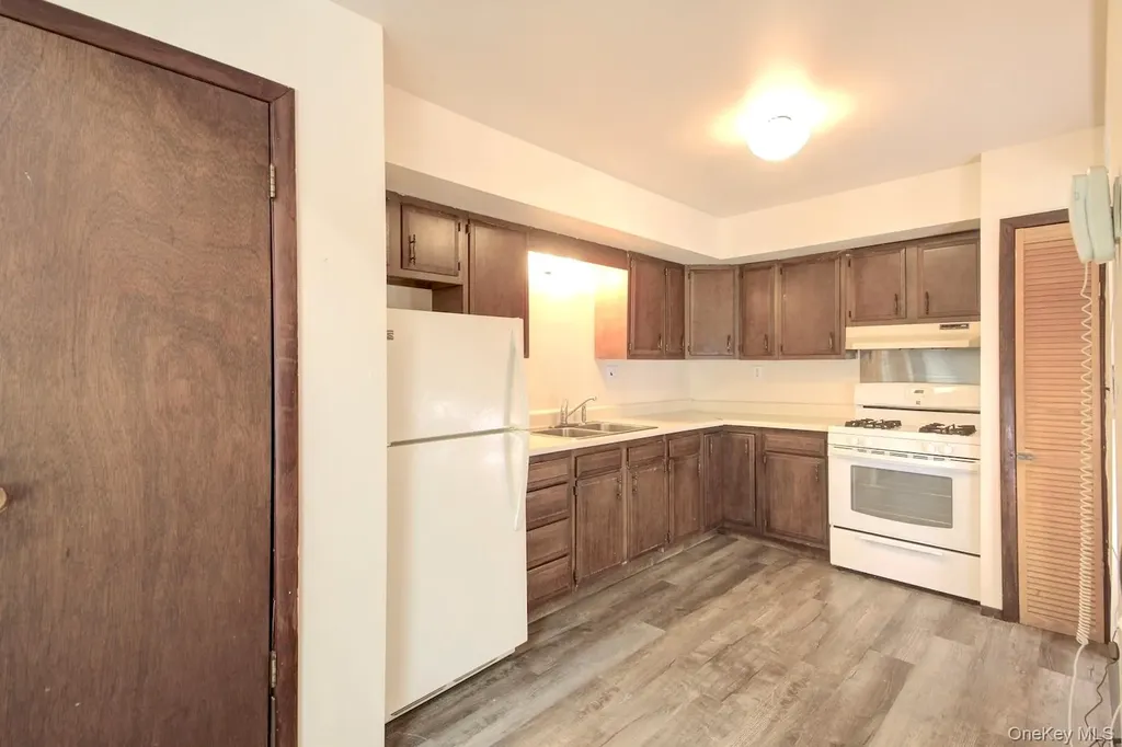32 Genung Street Middletown NY 10940