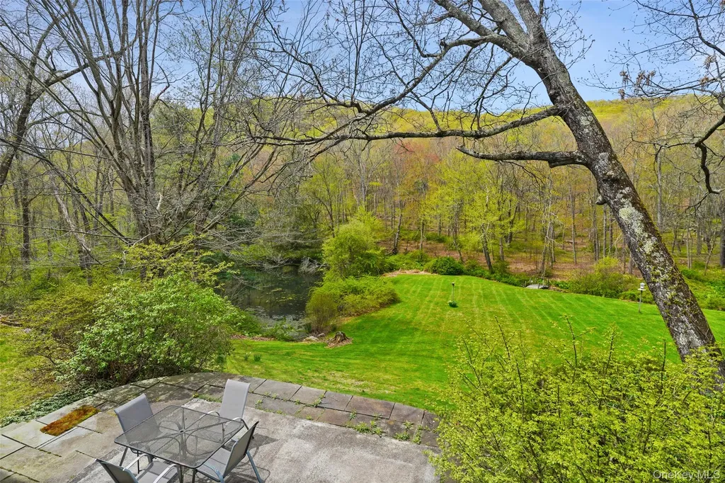 112 Parkview Road N Pound Ridge NY 10576