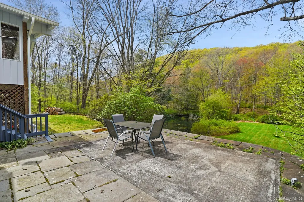 112 Parkview Road N Pound Ridge NY 10576