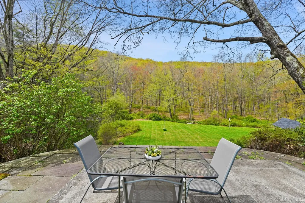 112 Parkview Road N Pound Ridge NY 10576