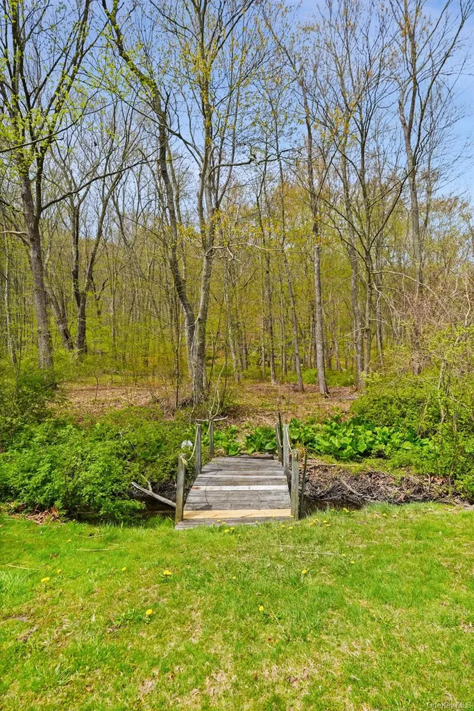 112 Parkview Road N Pound Ridge NY 10576