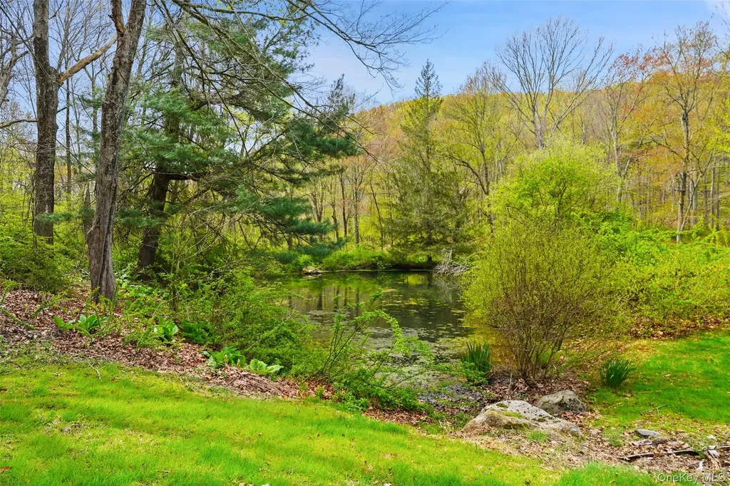 112 Parkview Road N Pound Ridge NY 10576