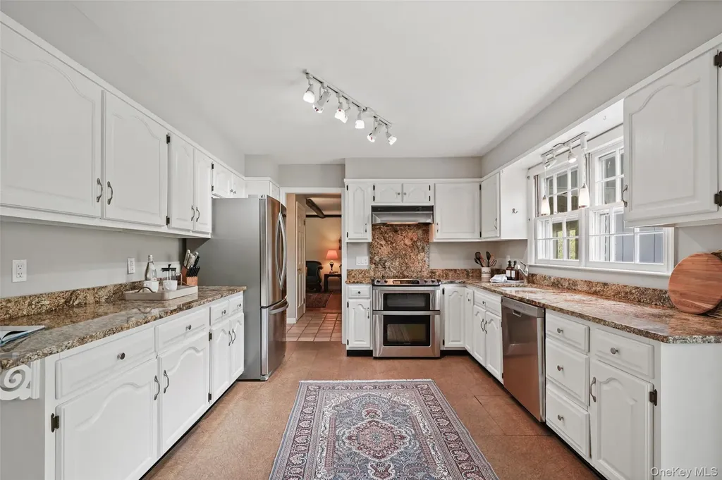 112 Parkview Road N Pound Ridge NY 10576