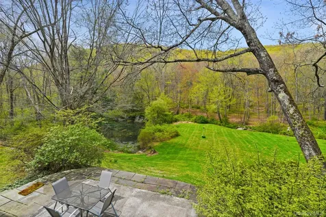 112 Parkview Road N Pound Ridge NY 10576