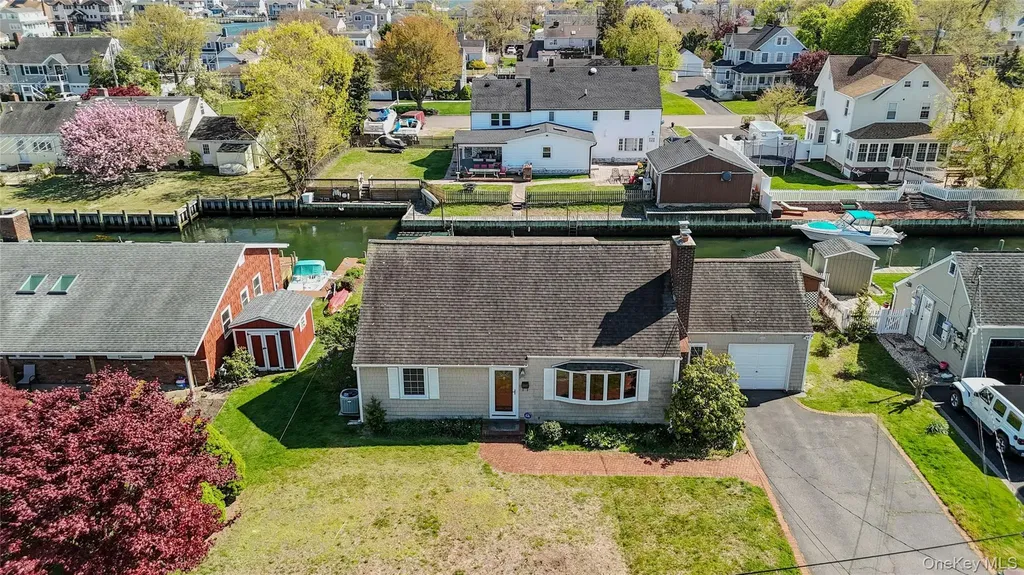 10 Bunny Lane Amityville NY 11701