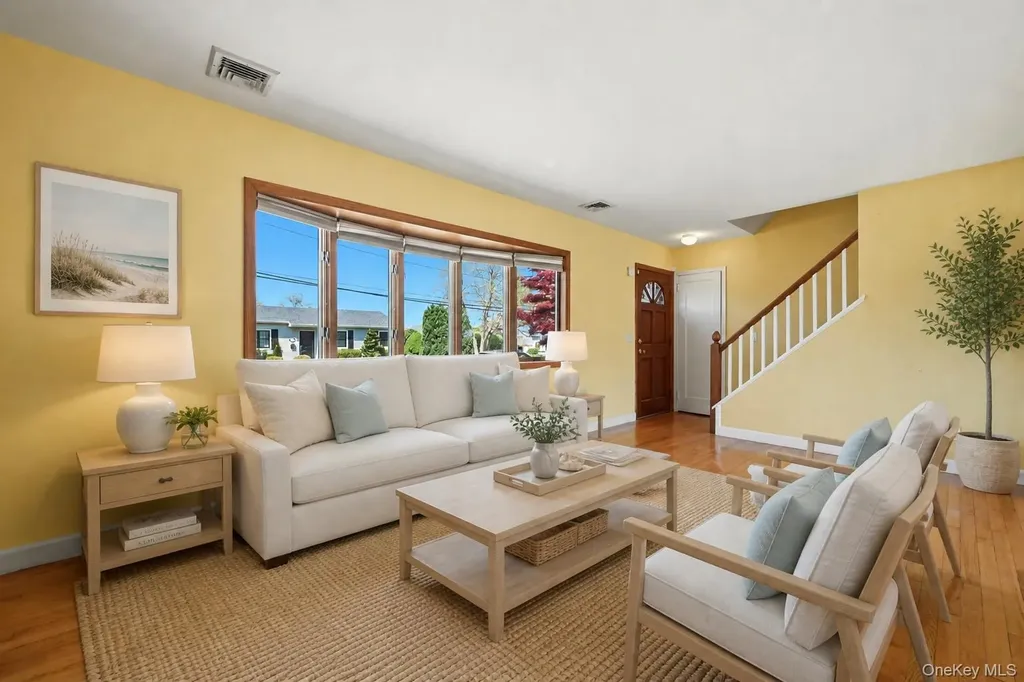 10 Bunny Lane Amityville NY 11701