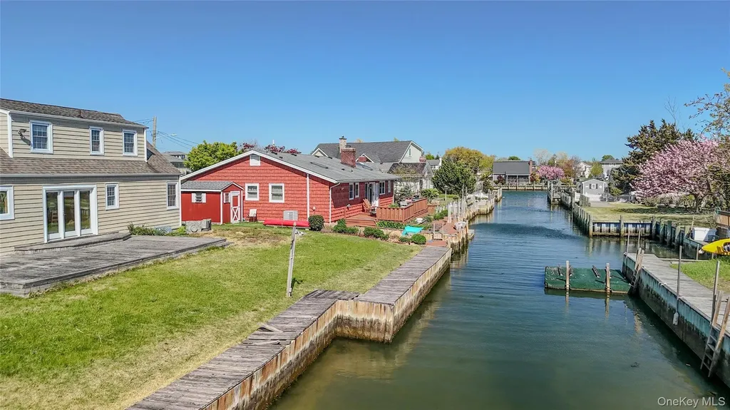 10 Bunny Lane Amityville NY 11701